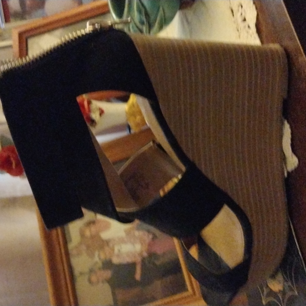 high heels shoe size 7 black suede.Brash brand
